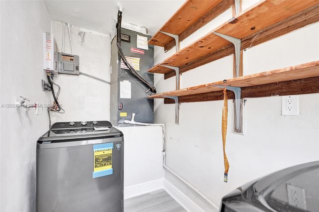 2343 NW 28th St, Oakland Park, FL 33311