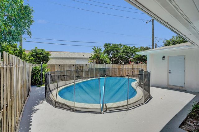 2343 NW 28th St, Oakland Park, FL 33311