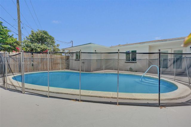 2343 NW 28th St, Oakland Park, FL 33311