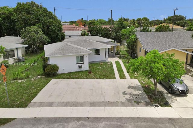2343 NW 28th St, Oakland Park, FL 33311
