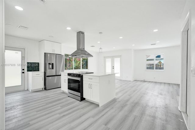 2343 NW 28th St, Oakland Park, FL 33311