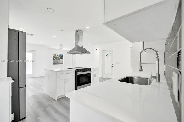 2343 NW 28th St, Oakland Park, FL 33311