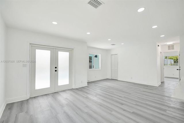 2343 NW 28th St, Oakland Park, FL 33311