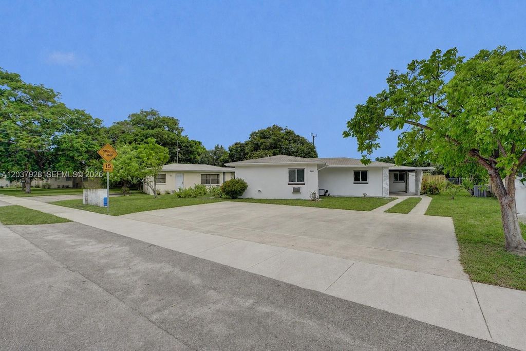 2343 NW 28th St, Oakland Park, FL 33311