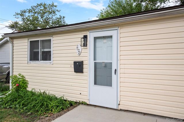 1672 Lafayette Boulevard, Lincoln Park, MI 48146