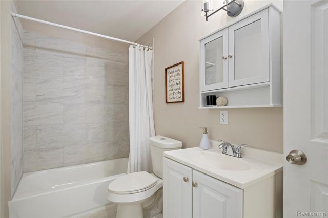 1672 Lafayette Boulevard, Lincoln Park, MI 48146