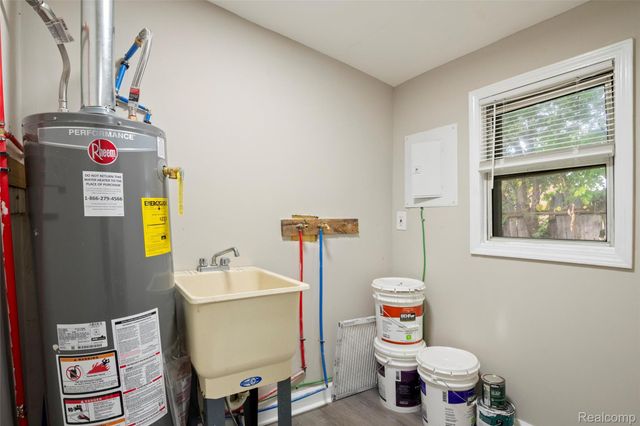 1672 Lafayette Boulevard, Lincoln Park, MI 48146