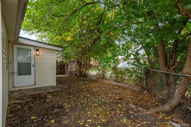 1672 Lafayette Boulevard, Lincoln Park, MI 48146