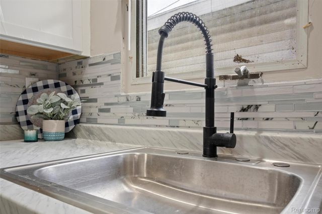 1672 Lafayette Boulevard, Lincoln Park, MI 48146
