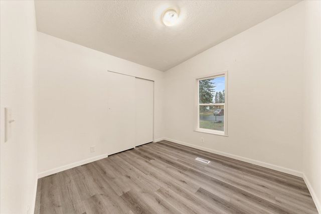 3925 E Farwell Rd, Mead, WA 99021