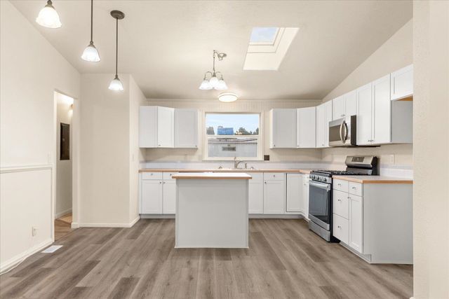 3925 E Farwell Rd, Mead, WA 99021