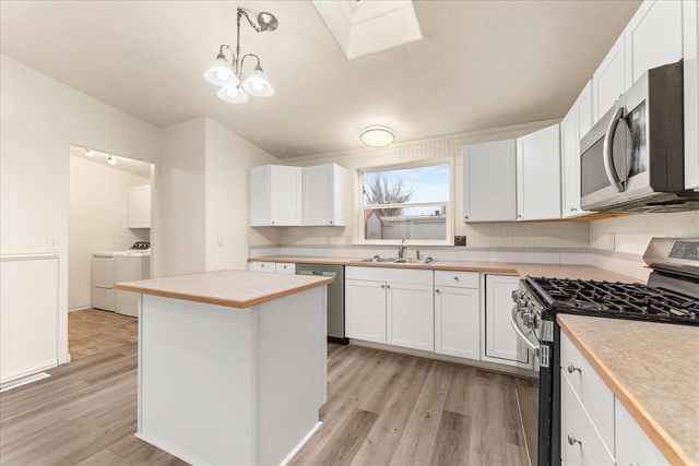 3925 E Farwell Rd, Mead, WA 99021