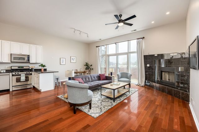 1395 N MILWAUKEE Avenue 3E, Chicago, IL 60622
