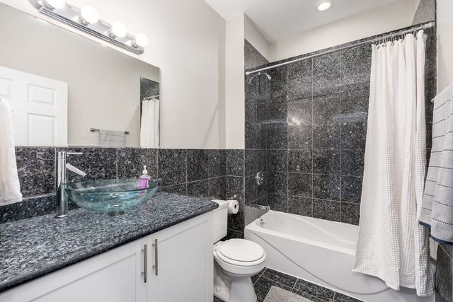 1395 N MILWAUKEE Avenue 3E, Chicago, IL 60622