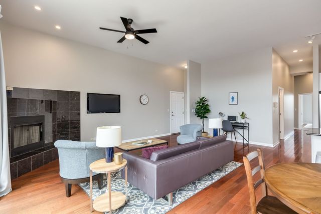 1395 N MILWAUKEE Avenue 3E, Chicago, IL 60622