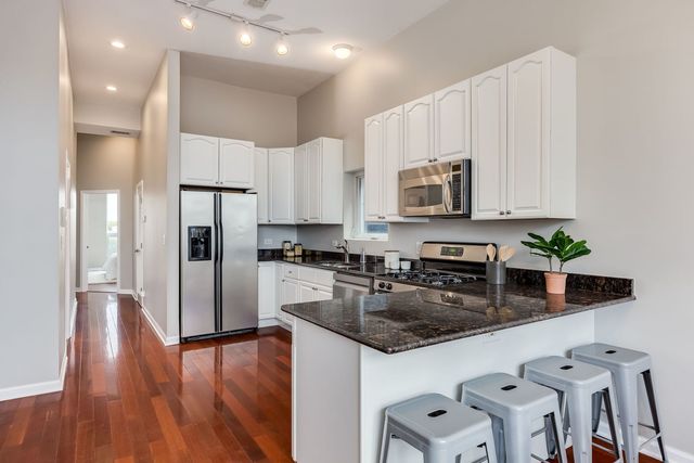 1395 N MILWAUKEE Avenue 3E, Chicago, IL 60622