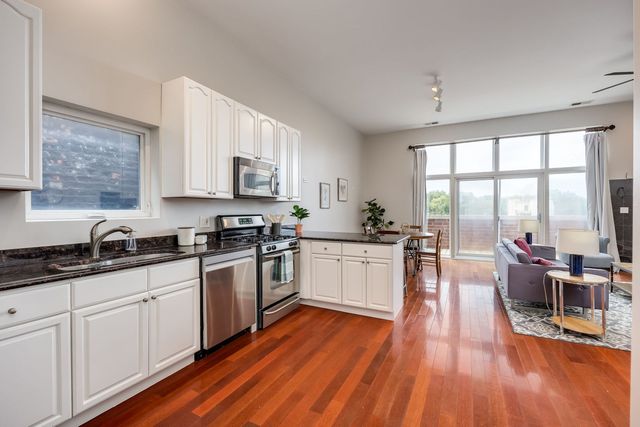1395 N MILWAUKEE Avenue 3E, Chicago, IL 60622
