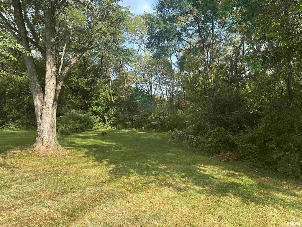 601 MAY Street, Le Claire, IA 52753