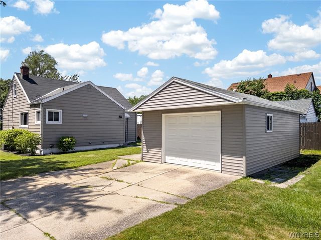 831 Beach Road, Cheektowaga, NY 14225