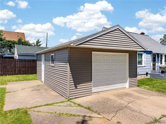 831 Beach Road, Cheektowaga, NY 14225