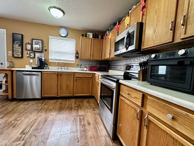 8538 Abbey Dell Drive, Indianapolis, IN 46113