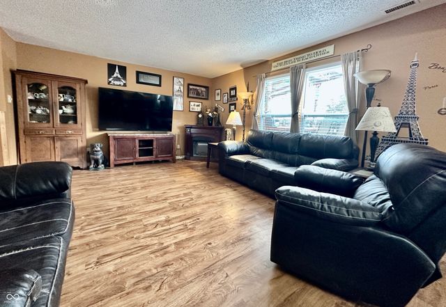 8538 Abbey Dell Drive, Indianapolis, IN 46113