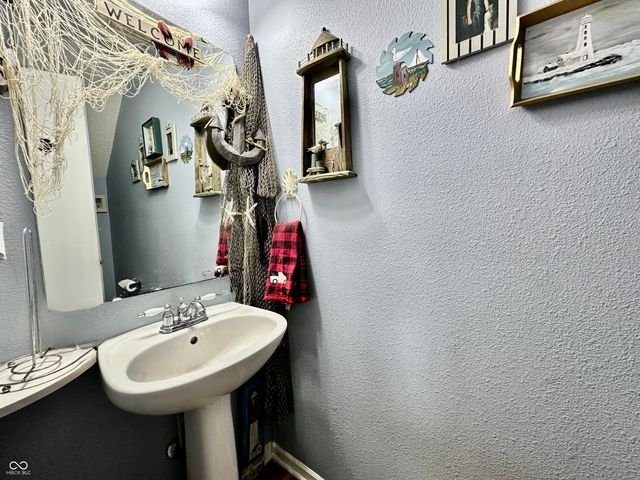 8538 Abbey Dell Drive, Indianapolis, IN 46113