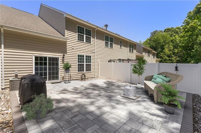 208 Monticello CT, Smithfield, VA 23430