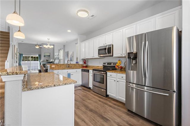 208 Monticello CT, Smithfield, VA 23430