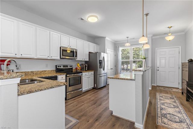 208 Monticello CT, Smithfield, VA 23430