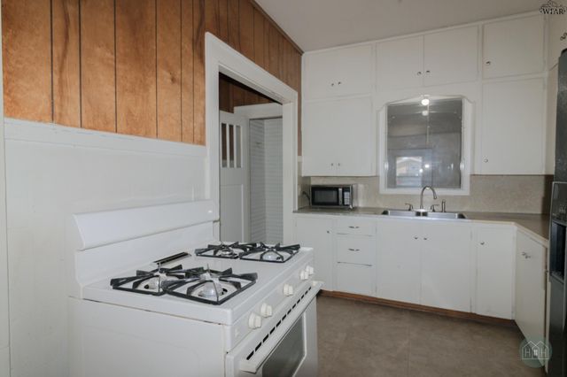 2121 GORDON STREET, Vernon, TX 76384