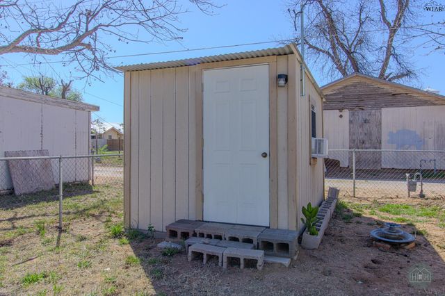 2121 GORDON STREET, Vernon, TX 76384