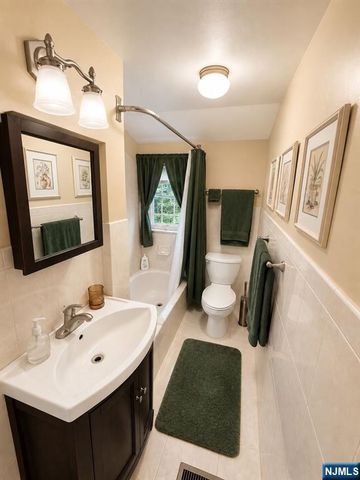 70 Bromley Place, Nutley, NJ 07110