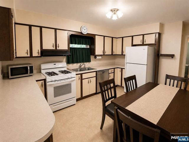 70 Bromley Place, Nutley, NJ 07110
