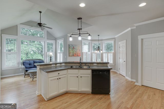 5843 Peacock Lane, Hoschton, GA 30548