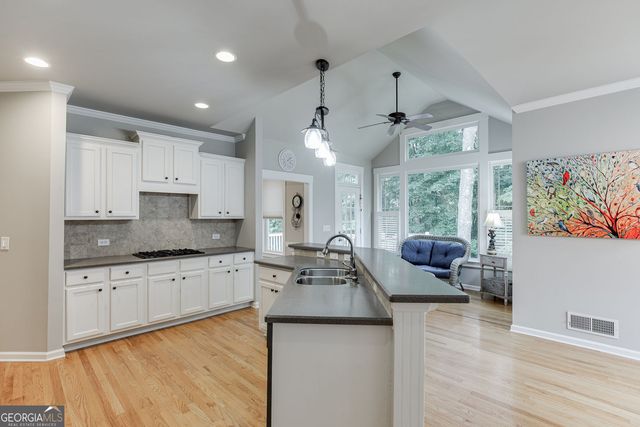 5843 Peacock Lane, Hoschton, GA 30548