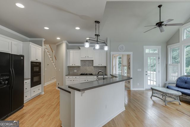 5843 Peacock Lane, Hoschton, GA 30548
