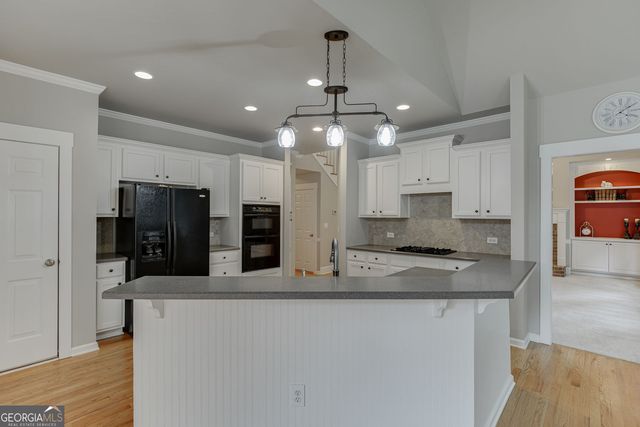 5843 Peacock Lane, Hoschton, GA 30548