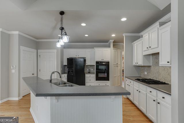 5843 Peacock Lane, Hoschton, GA 30548