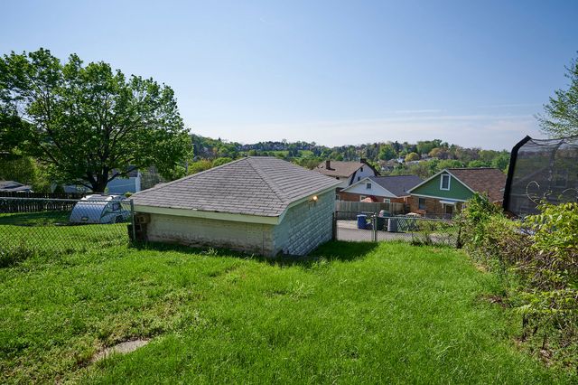 126 Scout AVENUE, Carrick, PA 15210