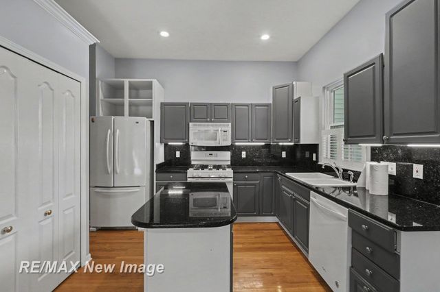4439 W Edge Way, Burton, MI 48439