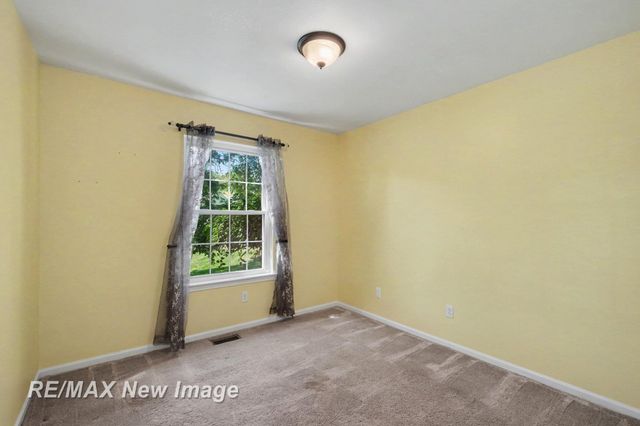 4439 W Edge Way, Burton, MI 48439