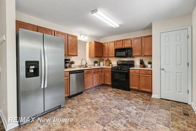 4439 W Edge Way, Burton, MI 48439