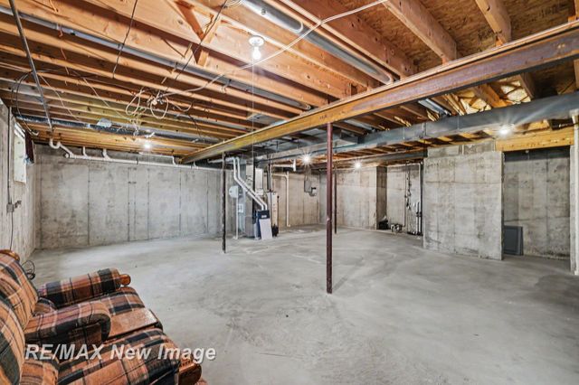 4439 W Edge Way, Burton, MI 48439