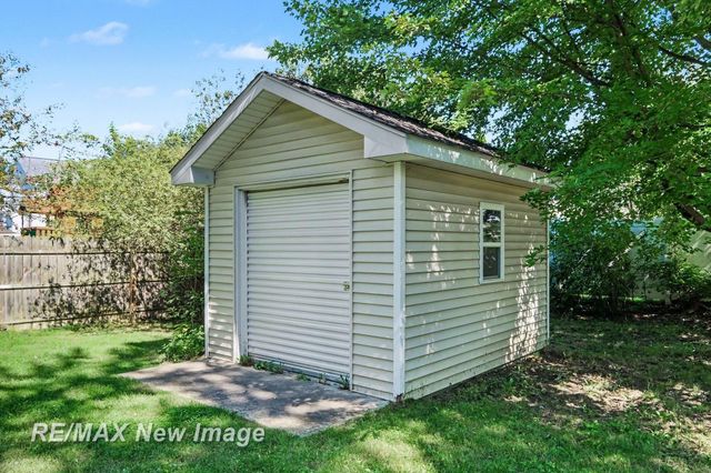 4439 W Edge Way, Burton, MI 48439