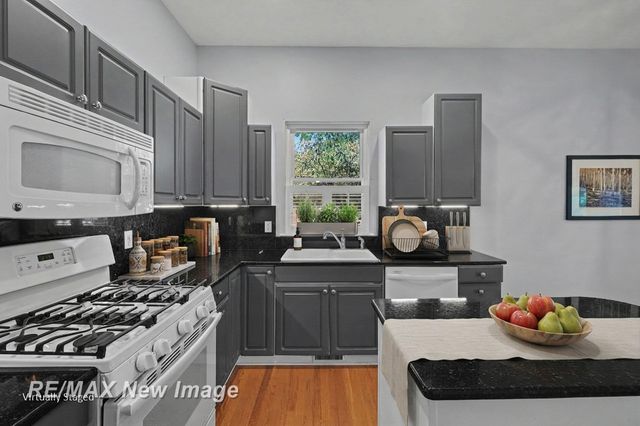 4439 W Edge Way, Burton, MI 48439