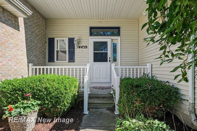4439 W Edge Way, Burton, MI 48439