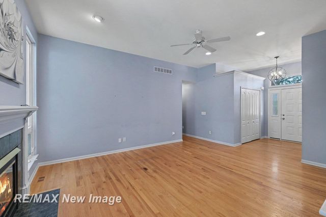 4439 W Edge Way, Burton, MI 48439