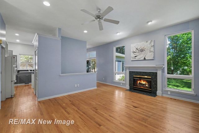 4439 W Edge Way, Burton, MI 48439