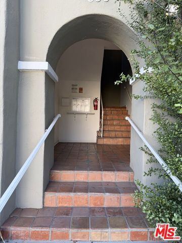 855 S Shenandoah Street 2, Los Angeles, CA 90035